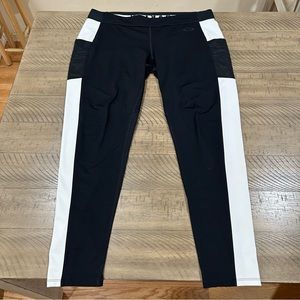 Oakley Black and White Leggings with Pockets Size XL